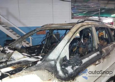 2011 Mercedes-Benz Gl 450 4Matic z USA, uszkodzony, nr VIN 4JGBF7BE8BA752465